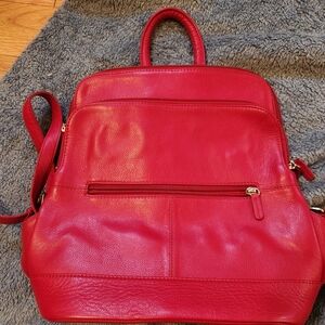 iliNewYork RED LEATHER BACKPACK AUTHENTIC. MULTIPLE POCKETS.